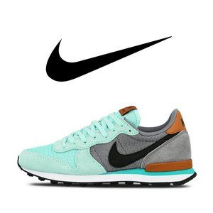 Nike Internationalist - Size 6.5